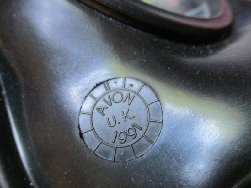 1991 AVON BRiTiSH army ISSUE respirator gas mask S10 SIZE 2 MEDIUM & PLCE POUCH — image 2