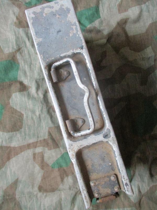 genuine WW2 GERMAN ARMY / WAFFEN SS / luftwaffe GREY ALLOY MG42 MG34 AMMO CAN /TIN — image 5