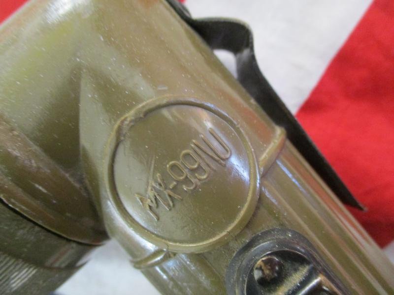 GENUINE US ARMY USMC issue Vietnam War TORCH FLASHLIGHT fulton USA MX-991/U — image 2