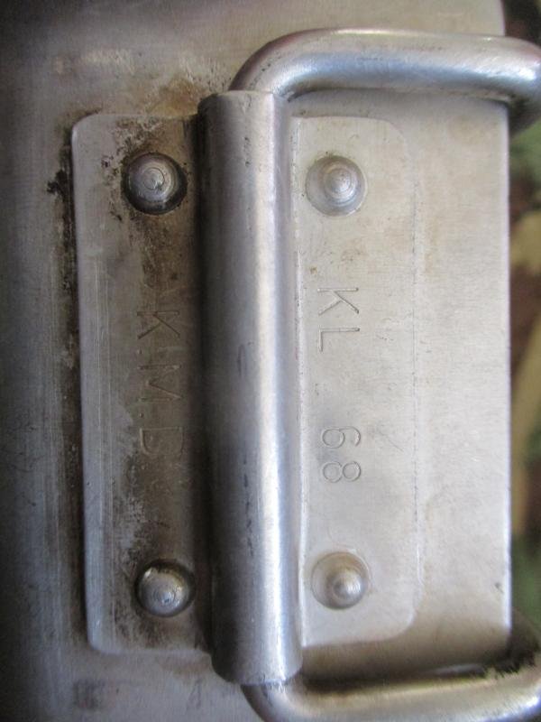 BRITISH ARMY NATO issue 1968 DATED Falklands war SMALL SIZE MESS TIN — image 2