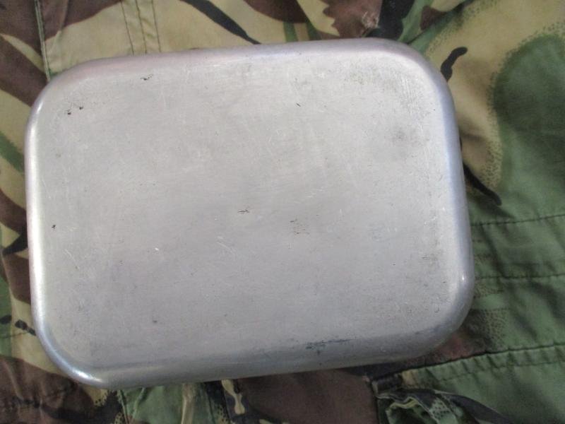 BRITISH ARMY NATO issue 1968 DATED Falklands war SMALL SIZE MESS TIN — image 4