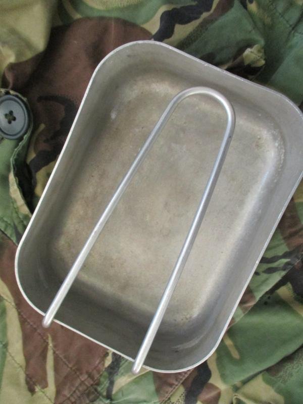 BRITISH ARMY NATO issue 1968 DATED Falklands war SMALL SIZE MESS TIN — image 5