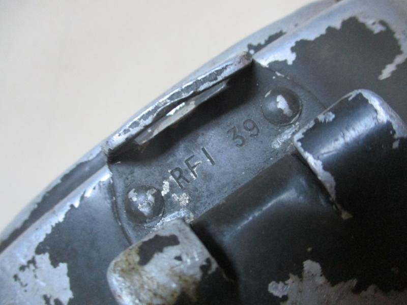 ORIGINAL WW2 GERMAN ARMY / WSS ISSUE 1939RFI 39 LID & LATE WAR MESS TIN BOTTOM 2 colourcamo — image 2