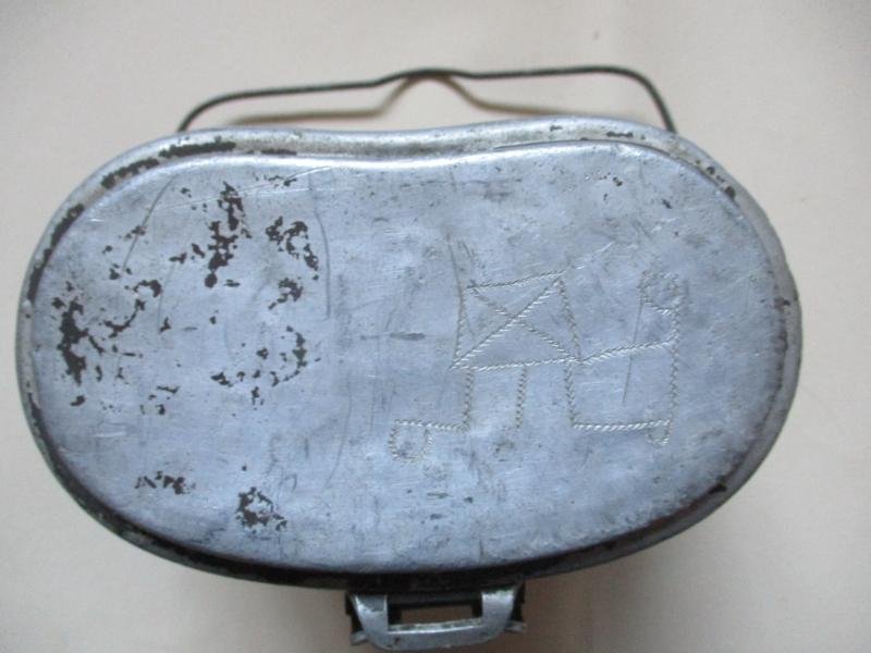 ORIGINAL WW2 GERMAN ARMY / WSS ISSUE 1939RFI 39 LID & LATE WAR MESS TIN BOTTOM 2 colourcamo — image 5