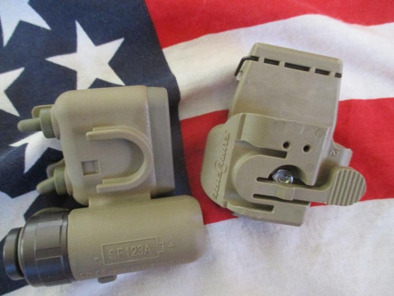 GENUINE SUREFIRE HELMET LIGHT blue & white light & irr — image 4