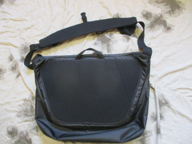 GENUINE ARCTERYX GRANVILLE 16 COURIER messenger laptop BAG leaf BLACK waterproof — image 3