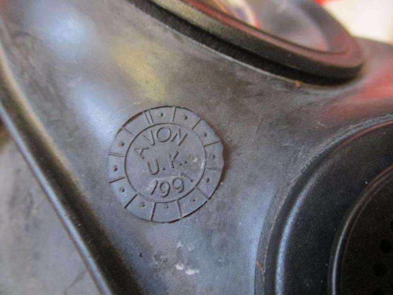 1991 AVON BRiTiSH army ISSUE respirator gas mask S10 SIZE 4 small & plce POUCH & 58 bottle — image 3