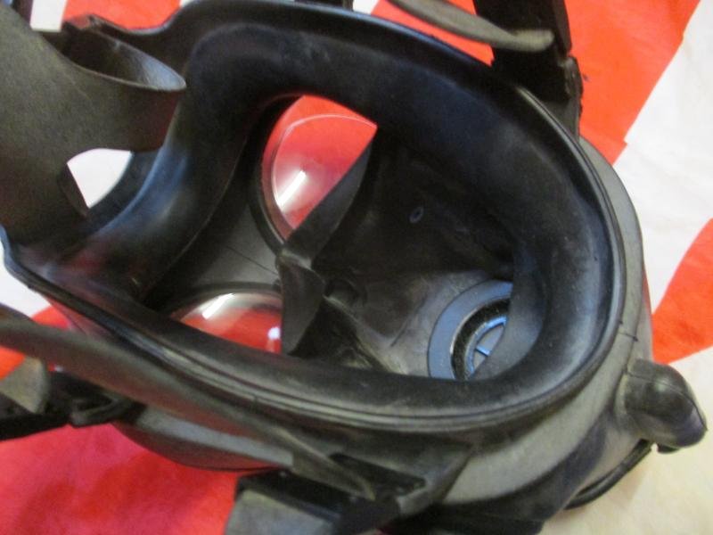 1991 AVON BRiTiSH army ISSUE respirator gas mask S10 SIZE 4 small & EXTRA canister / AIR FILTER AND DPM PLCE POUCH — image 4