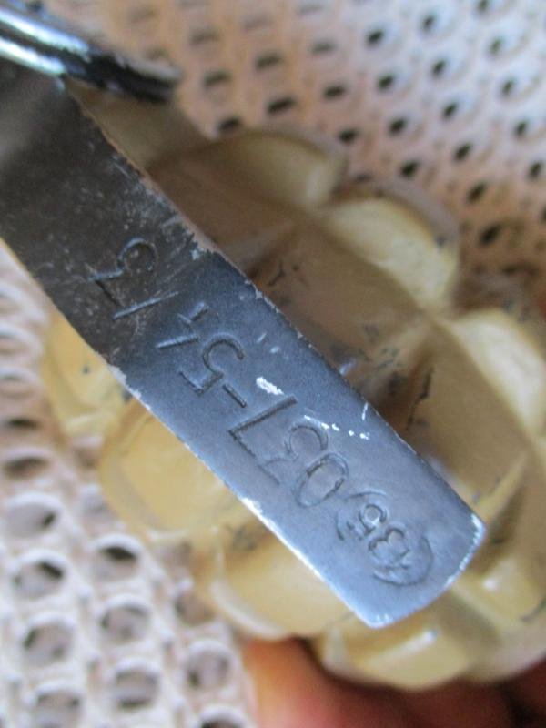 RUSSIAN F1 (135) 037-54/3 HAND GREANDE inert de-activated — image 2