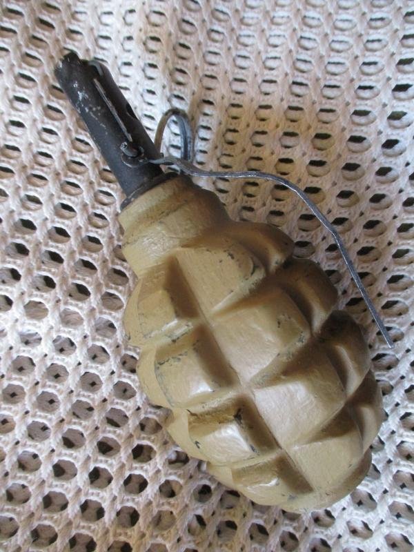 RUSSIAN F1 (135) 037-54/3 HAND GREANDE inert de-activated — image 3