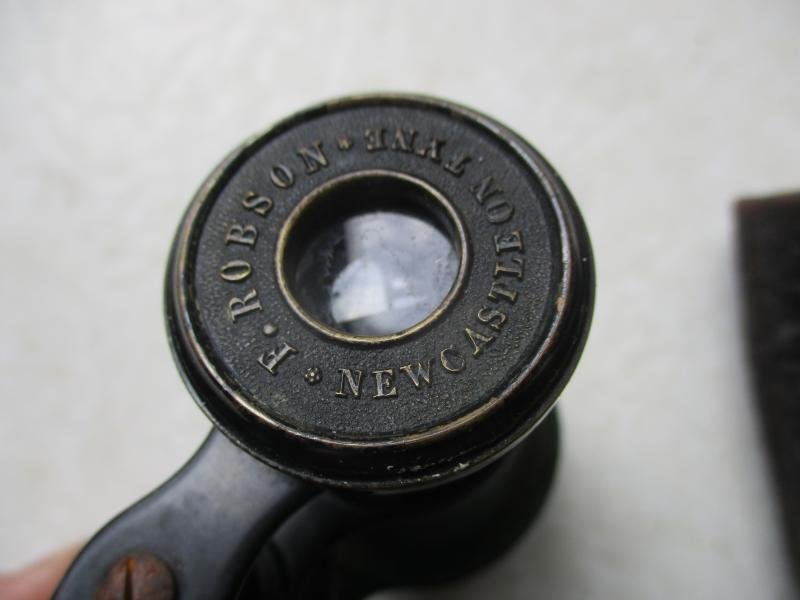 ROBSON of NEWCASTLE UPON TYNE WW1 Binoculars BIRTISH OFFICERS in Original Case Vintage Antique — image 3