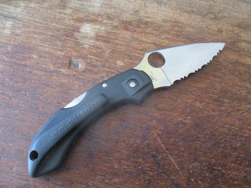 SPYDERCO mini small SERATED BLACK FOLDING CLIP POCKET KNIFE — image 2