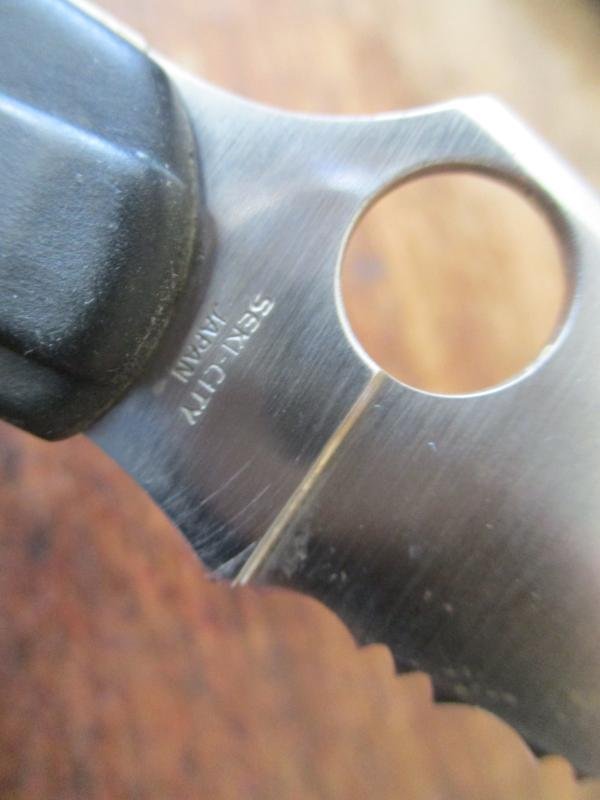 SPYDERCO mini small SERATED BLACK FOLDING CLIP POCKET KNIFE — image 3