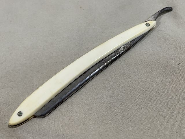 Original WWII Era Straight Razor with Box — image 2