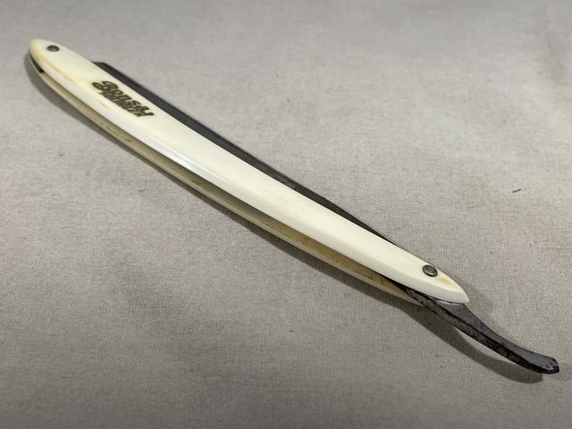 Original WWII Era Straight Razor with Box — image 3