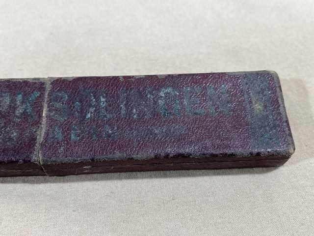 Original WWII Era Straight Razor with Box — image 9