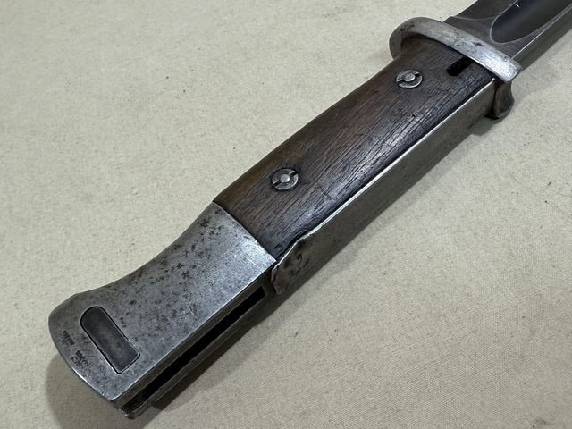 Original WWII German 98K Bayonet and Scabbard, MATCHING CARL EICKHORN — image 6