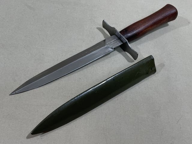 Original WWII French Fighting Knife and Scabbard, LE VENGEUR — image 2