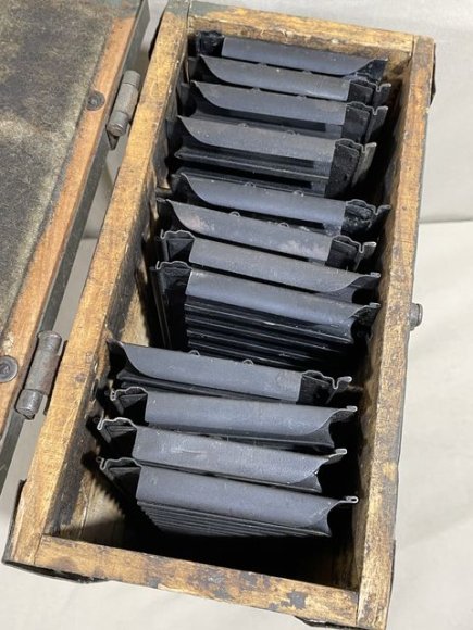 Original WWII Italian Breda M37 MG Loading Frames with Box — image 9