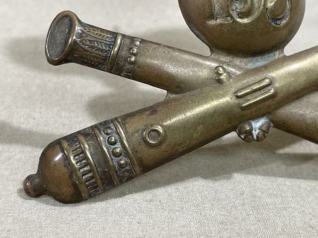 Original WWII Italian Artillery Cap Badge, 158 — image 4
