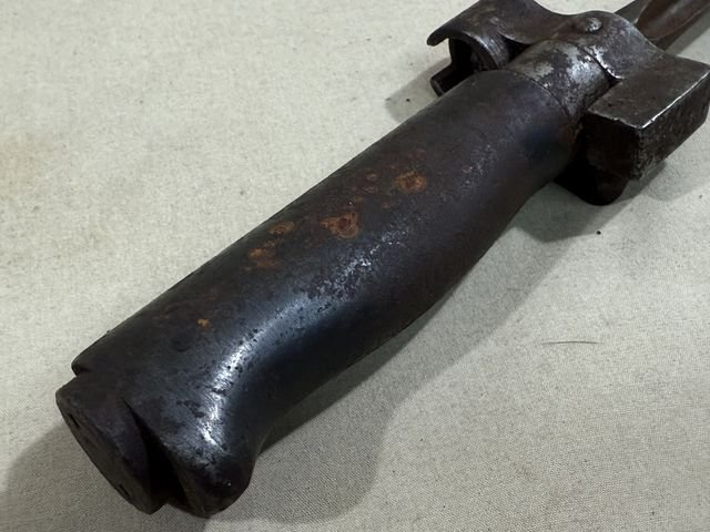 Original WWI French 86/15 Bayonet, Scabbard and Leather Frog — image 8