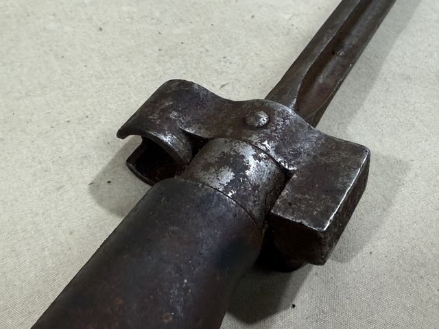 Original WWI French 86/15 Bayonet, Scabbard and Leather Frog — image 9