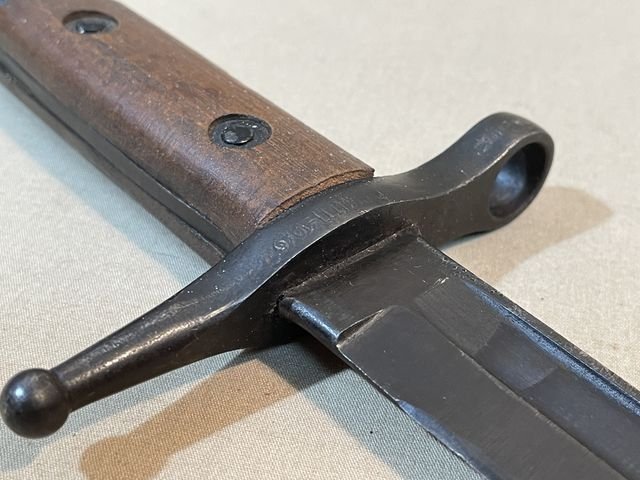 Original WWII Italian Carcano M91 Bayonet & Scabbard — image 9