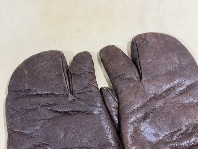 Original WWII? German All Leather Flight Gloves, Pair — image 2