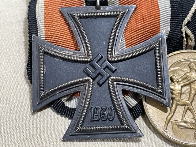 Original WWII German 3-Position Parade Medal Bar, 1939 Iron Cross 2nd Class — image 2