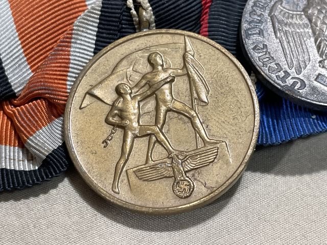 Original WWII German 3-Position Parade Medal Bar, 1939 Iron Cross 2nd Class — image 3