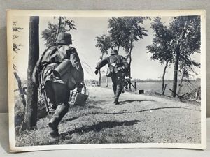 Original WWII German Our Waffen-SS Series Photo Postcard, MG nach …