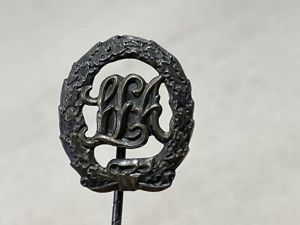 Original WWII German Sports Badge in Bronze Medal Miniature, 17mm