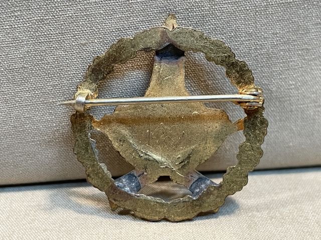 Original Nazi Era German Veteran's Association (DRKB) Shooting Award Badge — image 2