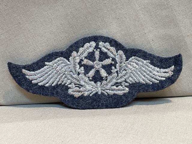 Original WWII German Luftwaffe Flight Technical Personnel's Career Sleeve Insignia — image 4
