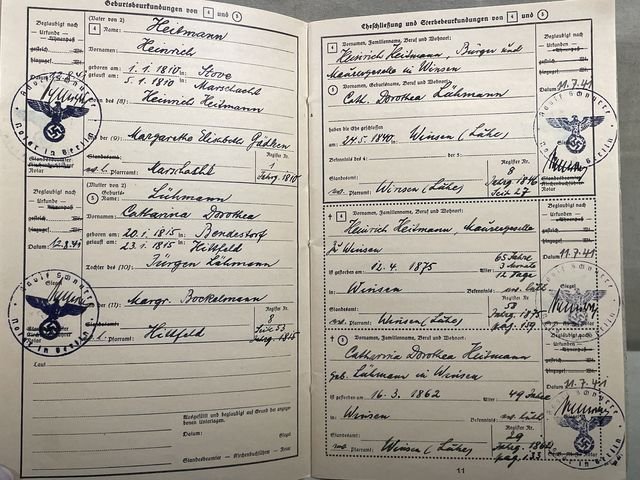 Original Nazi Era German Der Ahnenpaß (Family Tree) Book — image 10