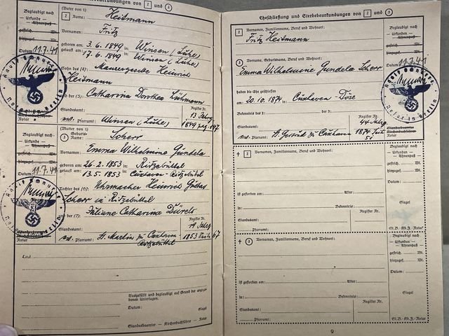 Original Nazi Era German Der Ahnenpaß (Family Tree) Book — image 9