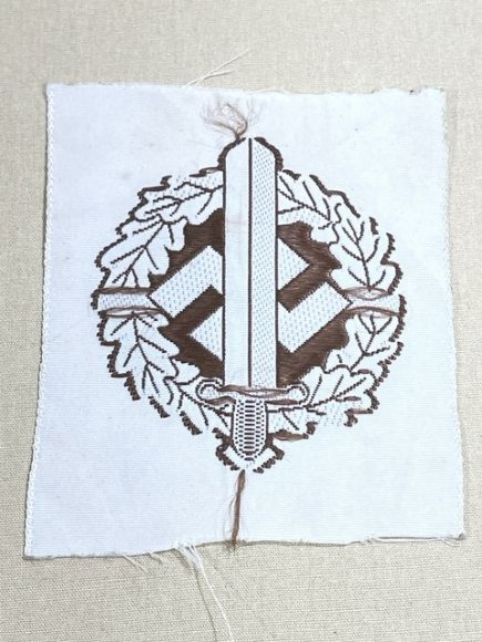 Original Nazi Era German Cloth SA Sports Badge in Bronze — image 3