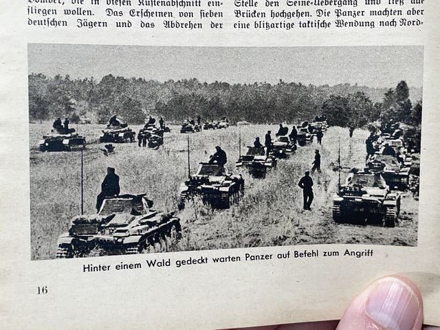 Original WWII German Kleine Kriegshefte Youth Book, Siegeszug durch Frankreich — image 10