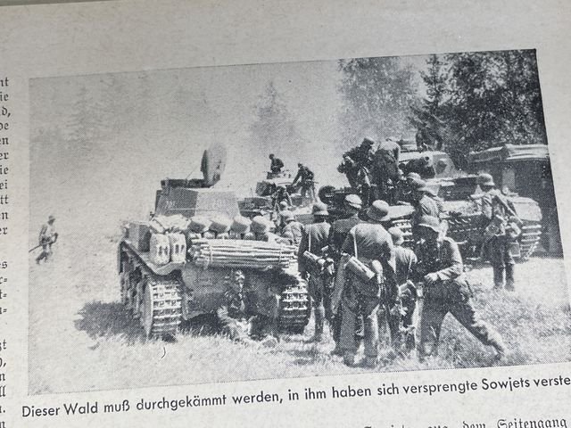 Original WWII German Kleine Kriegshefte Youth Book, Im Aufmarsch ³berrannt! — image 17