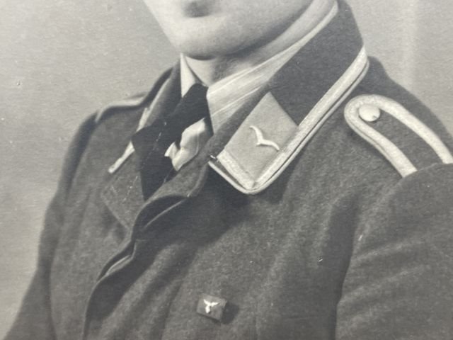 Original WWII Era German Luftwaffe NCO Soldier's Photograph, Pilot with Dagger — image 3