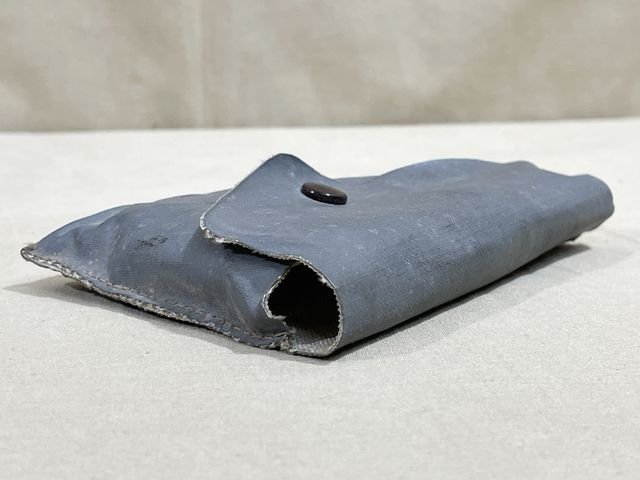 Original WWII German Gray Synthetic Leather Goggles CASE, Unissued — image 4