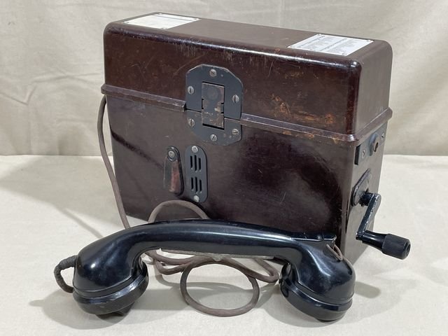 Original WWII German Model 33 Field Phone in Bakelite Case