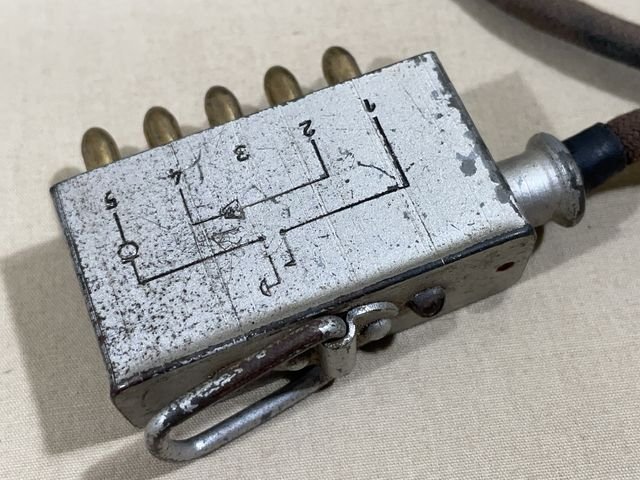 Original WWII German Model 33 Field Phone in Bakelite Case — image 11