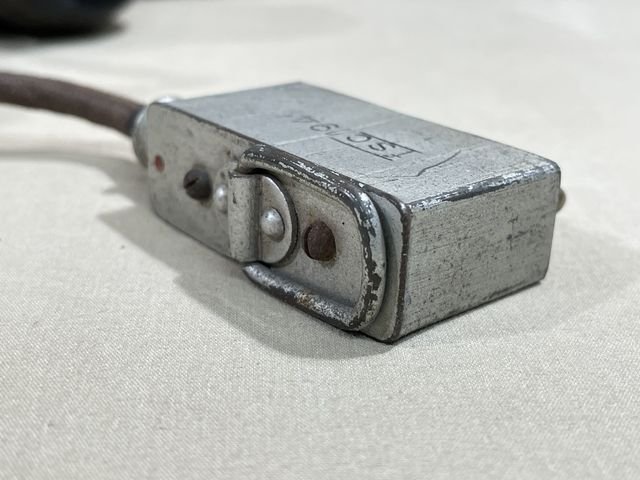 Original WWII German Model 33 Field Phone in Bakelite Case — image 13