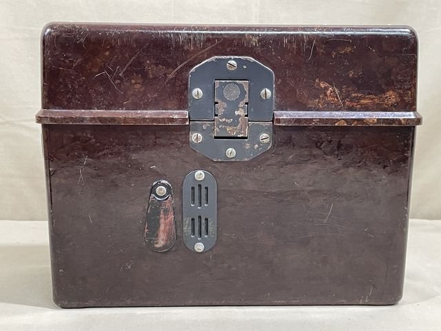 Original WWII German Model 33 Field Phone in Bakelite Case — image 17