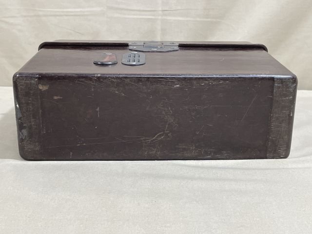 Original WWII German Model 33 Field Phone in Bakelite Case — image 28