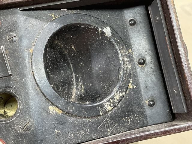 Original WWII German Model 33 Field Phone in Bakelite Case — image 38