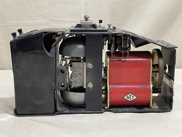 Original WWII German Model 33 Field Phone in Bakelite Case — image 50