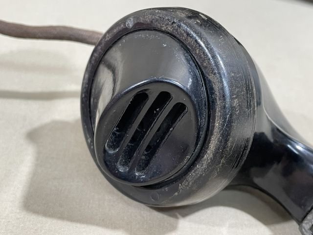 Original WWII German Model 33 Field Phone in Bakelite Case — image 9