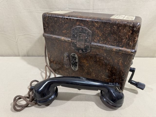 Original WWII German Model 33 Field Phone in Bakelite Case